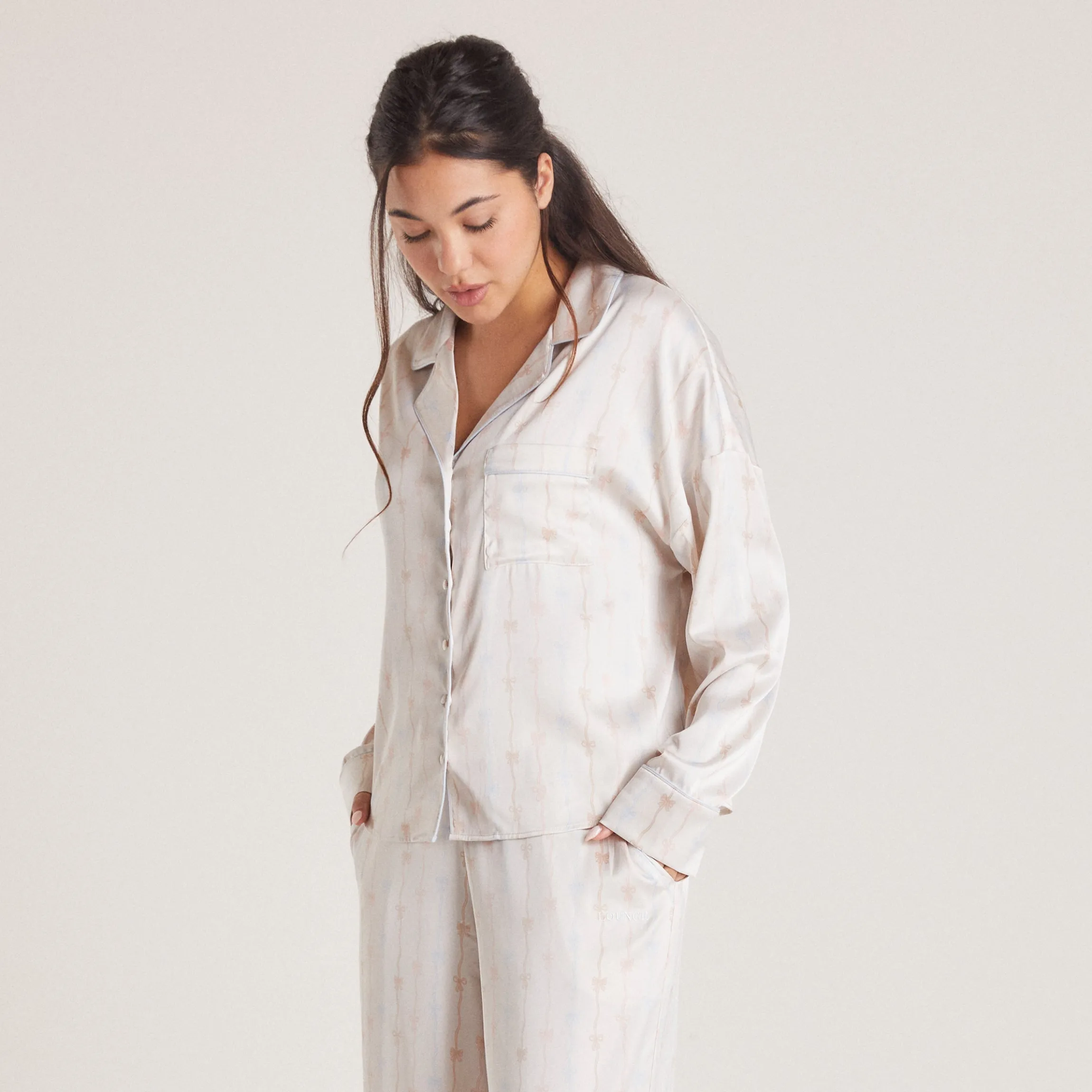 Bow Pyjama Skjorte i Satin - Perle