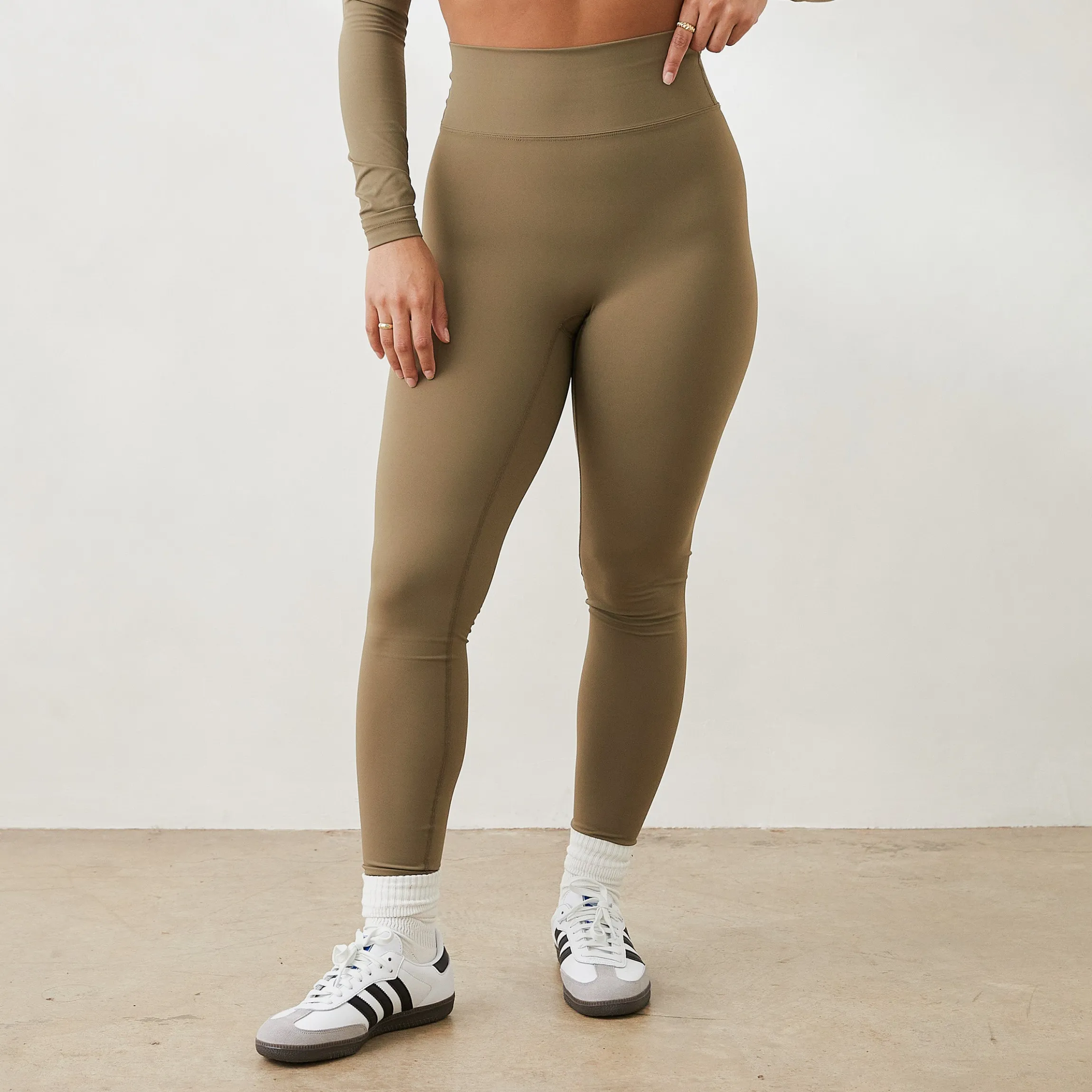 Essential Leggings - Oliven