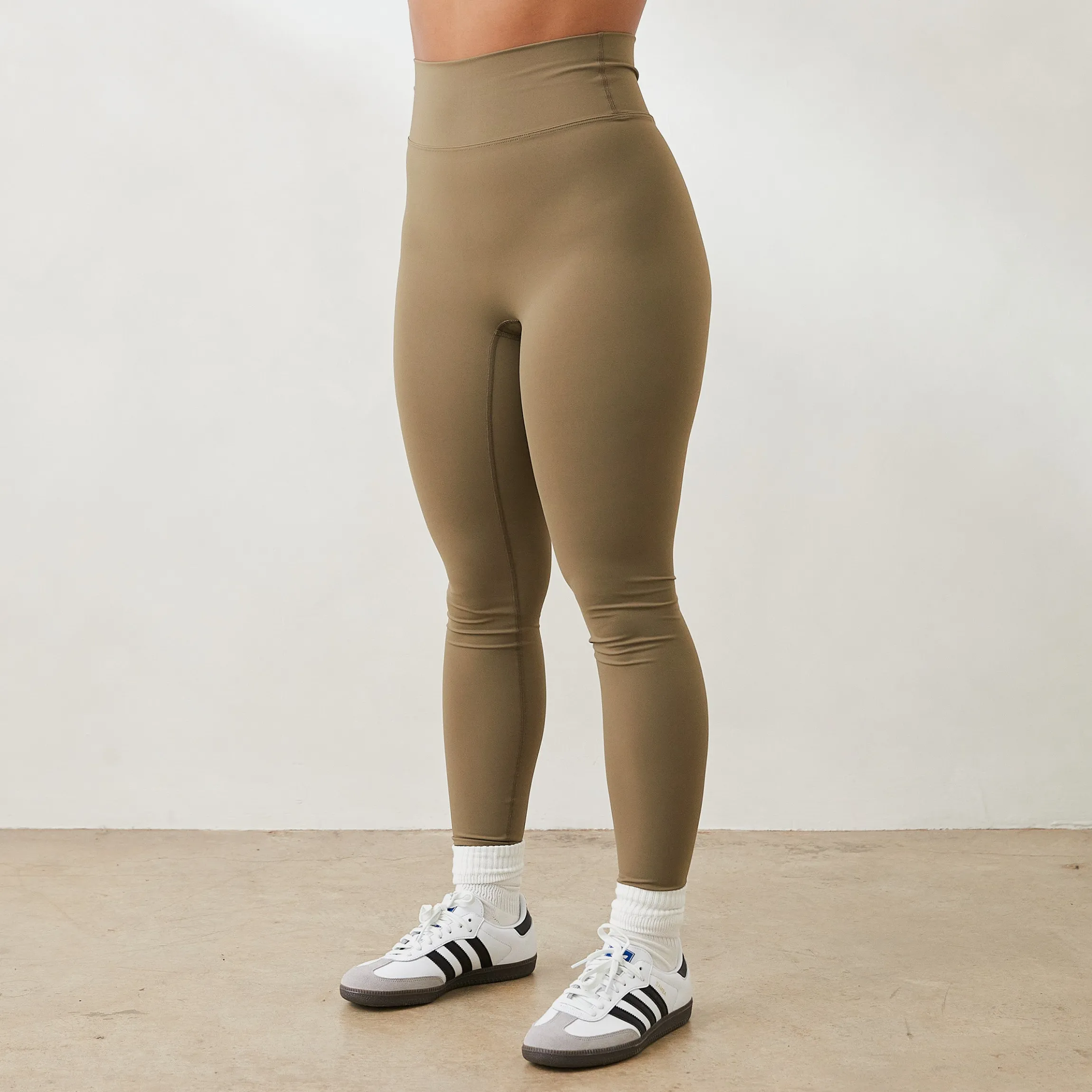 Essential Leggings - Oliven